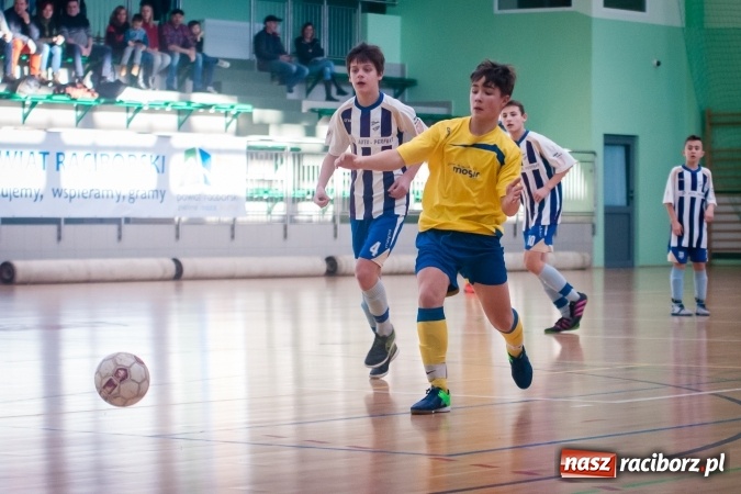 Zdjęcie w galerii na portalu naszraciborz.pl: IV Turniej Noworoczny o Puchar Dyrektora ZSOMS. Dreszczowiec w starciu o pierwsze miejsce. Raciborska Unia lepsza od MOSiR Opole wiadomości z regionu