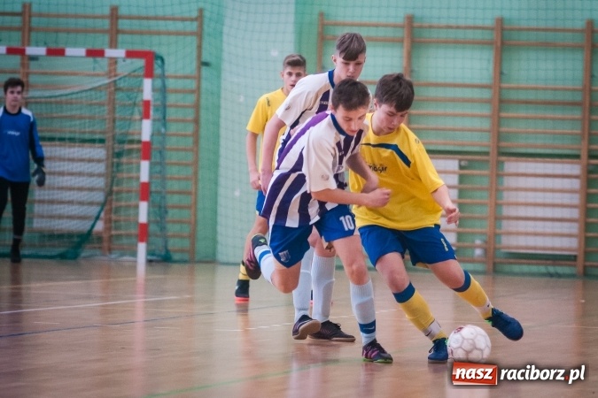 Zdjęcie w galerii na portalu naszraciborz.pl: IV Turniej Noworoczny o Puchar Dyrektora ZSOMS. Dreszczowiec w starciu o pierwsze miejsce. Raciborska Unia lepsza od MOSiR Opole wiadomości z regionu