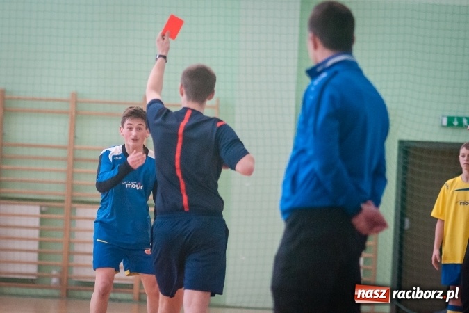 Zdjęcie w galerii na portalu naszraciborz.pl: IV Turniej Noworoczny o Puchar Dyrektora ZSOMS. Dreszczowiec w starciu o pierwsze miejsce. Raciborska Unia lepsza od MOSiR Opole wiadomości z regionu