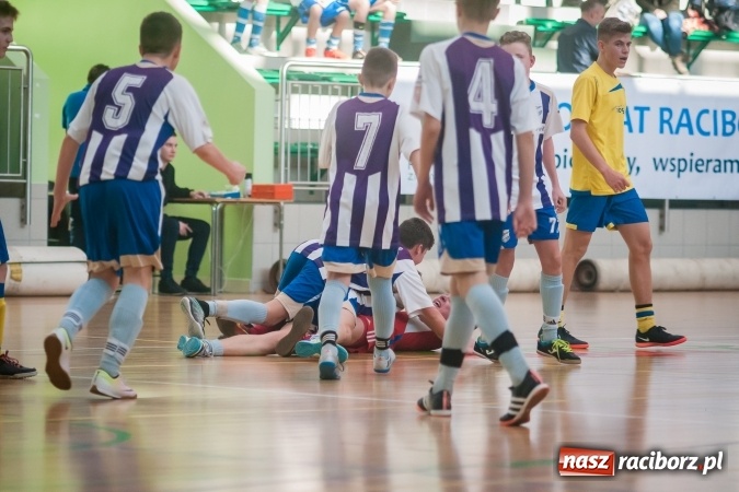 Zdjęcie w galerii na portalu naszraciborz.pl: IV Turniej Noworoczny o Puchar Dyrektora ZSOMS. Dreszczowiec w starciu o pierwsze miejsce. Raciborska Unia lepsza od MOSiR Opole wiadomości z regionu