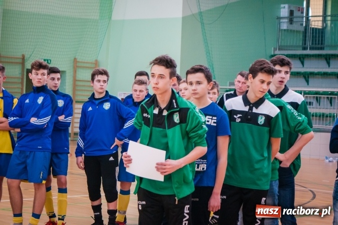 Zdjęcie w galerii na portalu naszraciborz.pl: IV Turniej Noworoczny o Puchar Dyrektora ZSOMS. Dreszczowiec w starciu o pierwsze miejsce. Raciborska Unia lepsza od MOSiR Opole wiadomości z regionu