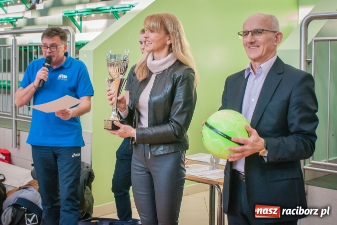 Zdjęcie w galerii na portalu naszraciborz.pl: IV Turniej Noworoczny o Puchar Dyrektora ZSOMS. Dreszczowiec w starciu o pierwsze miejsce. Raciborska Unia lepsza od MOSiR Opole wiadomości z regionu