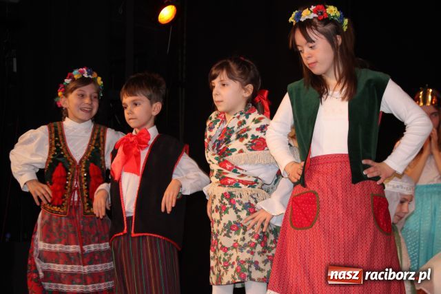 Zdjęcie w galerii na portalu naszraciborz.pl: Jubileuszowy przegląd inscenizacji bożonarodzeniowych wiadomości z regionu