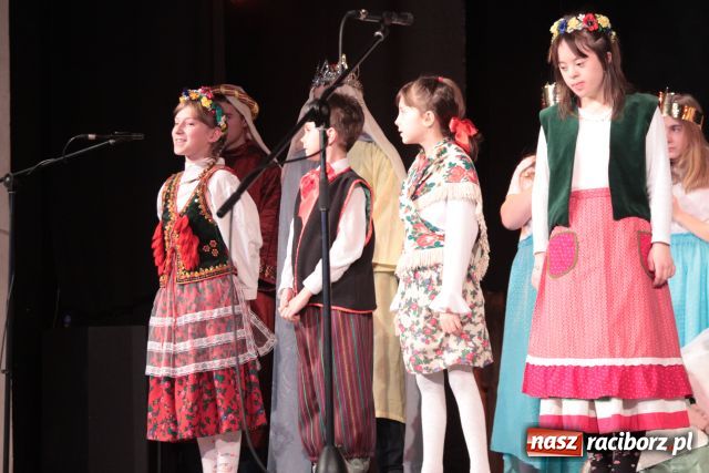 Zdjęcie w galerii na portalu naszraciborz.pl: Jubileuszowy przegląd inscenizacji bożonarodzeniowych wiadomości z regionu