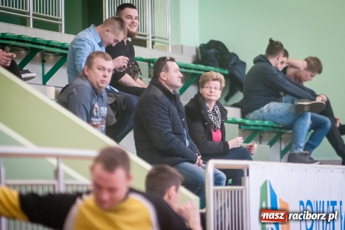 Zdjęcie w galerii na portalu naszraciborz.pl: Niedziela pod znakiem HLPN. Grała druga i pierwsza liga. Trafienie Jarosława Marcisza tysięczną bramką tej edycji ligi futsalu wiadomości z regionu