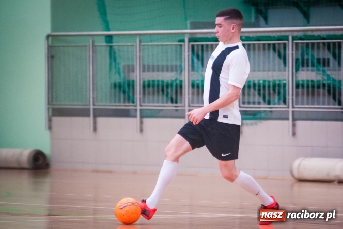 Zdjęcie w galerii na portalu naszraciborz.pl: Niedziela pod znakiem HLPN. Grała druga i pierwsza liga. Trafienie Jarosława Marcisza tysięczną bramką tej edycji ligi futsalu wiadomości z regionu