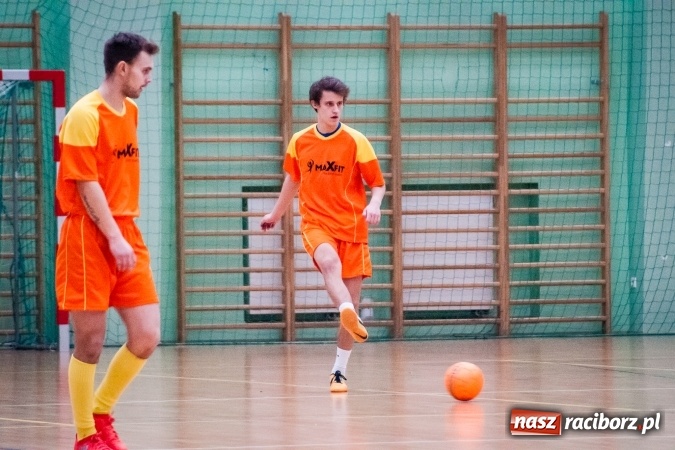 Zdjęcie w galerii na portalu naszraciborz.pl: Niedziela pod znakiem HLPN. Grała druga i pierwsza liga. Trafienie Jarosława Marcisza tysięczną bramką tej edycji ligi futsalu wiadomości z regionu