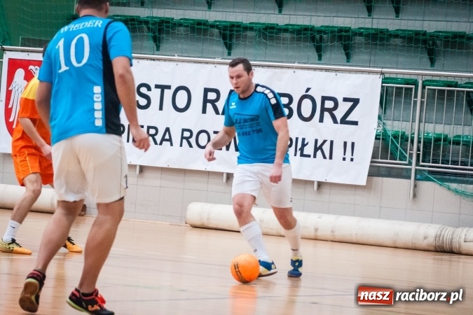 Zdjęcie w galerii na portalu naszraciborz.pl: Niedziela pod znakiem HLPN. Grała druga i pierwsza liga. Trafienie Jarosława Marcisza tysięczną bramką tej edycji ligi futsalu wiadomości z regionu