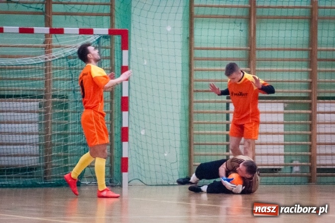 Zdjęcie w galerii na portalu naszraciborz.pl: Niedziela pod znakiem HLPN. Grała druga i pierwsza liga. Trafienie Jarosława Marcisza tysięczną bramką tej edycji ligi futsalu wiadomości z regionu