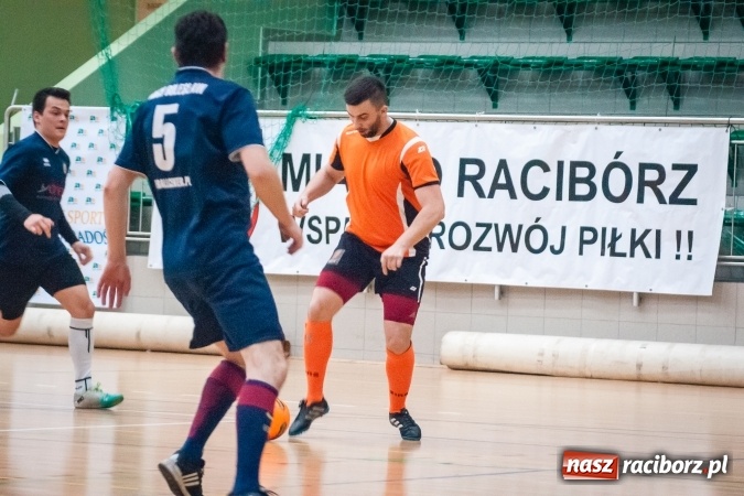 Zdjęcie w galerii na portalu naszraciborz.pl: Niedziela pod znakiem HLPN. Grała druga i pierwsza liga. Trafienie Jarosława Marcisza tysięczną bramką tej edycji ligi futsalu wiadomości z regionu