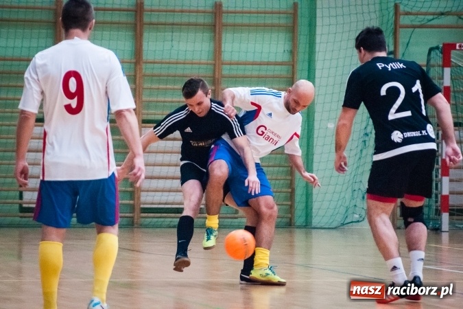 Zdjęcie w galerii na portalu naszraciborz.pl: Niedziela pod znakiem HLPN. Grała druga i pierwsza liga. Trafienie Jarosława Marcisza tysięczną bramką tej edycji ligi futsalu wiadomości z regionu