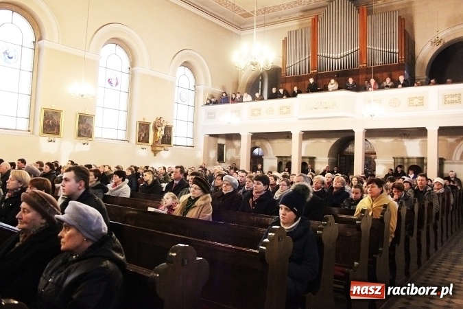 Zdjęcie w galerii na portalu naszraciborz.pl: W kościele w Sławikowie odbył się charytatywny koncert kolęd wiadomości z regionu
