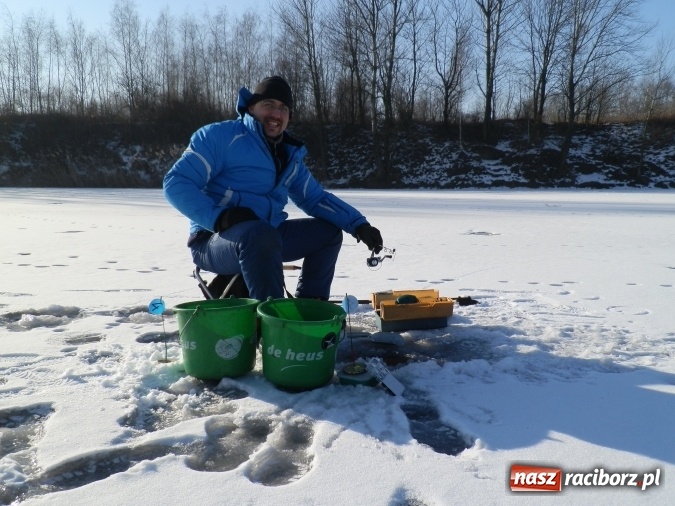 Zdjęcie w galerii na portalu naszraciborz.pl: Podlodowe otwarcie sezonu raciborskich wędkarzy wiadomości z regionu