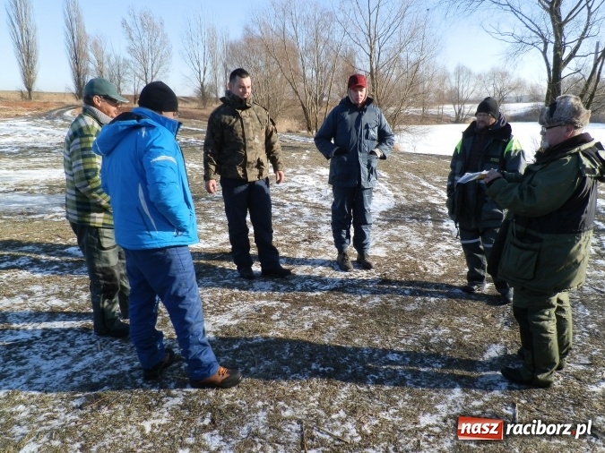 Zdjęcie w galerii na portalu naszraciborz.pl: Podlodowe otwarcie sezonu raciborskich wędkarzy wiadomości z regionu