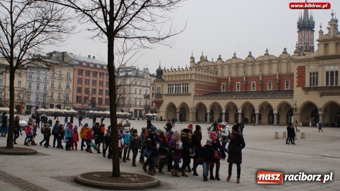 Zdjęcie w galerii na portalu naszraciborz.pl: Krasnoludki są na świecie! Uczestnicy Ferii z biblioteką na wycieczce w Krakowie wiadomości z regionu