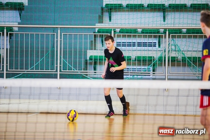 Zdjęcie w galerii na portalu naszraciborz.pl: Turniej siatkonogi w Arenie Rafako wiadomości z regionu