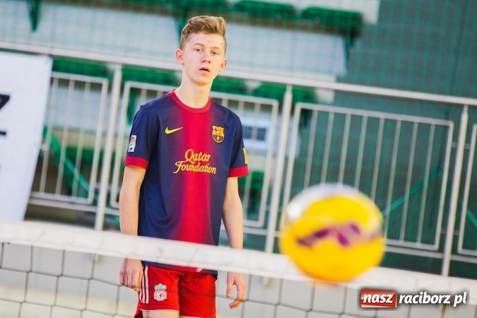 Zdjęcie w galerii na portalu naszraciborz.pl: Turniej siatkonogi w Arenie Rafako wiadomości z regionu