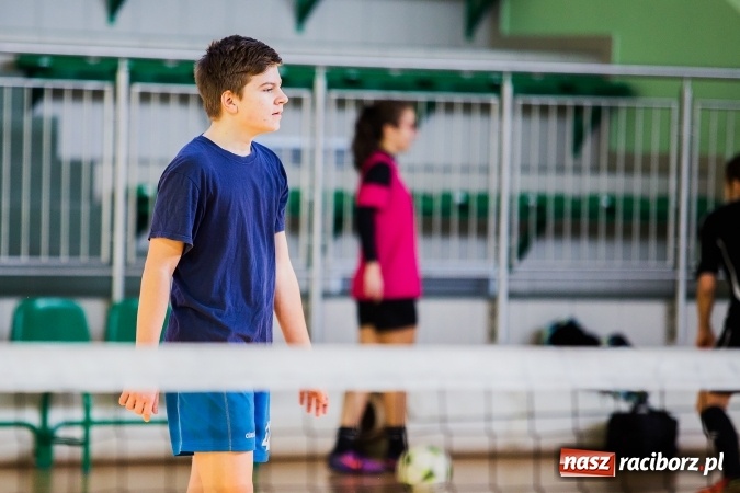 Zdjęcie w galerii na portalu naszraciborz.pl: Turniej siatkonogi w Arenie Rafako wiadomości z regionu