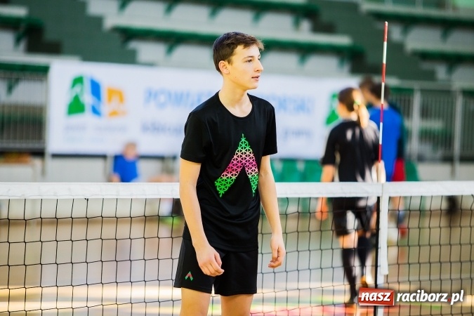Zdjęcie w galerii na portalu naszraciborz.pl: Turniej siatkonogi w Arenie Rafako wiadomości z regionu