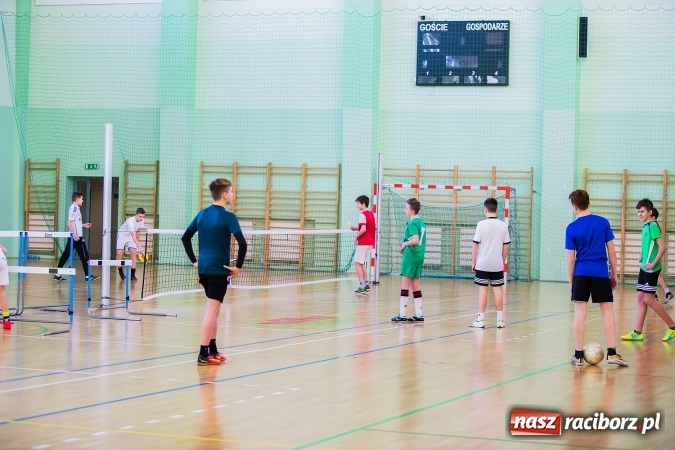 Zdjęcie w galerii na portalu naszraciborz.pl: Turniej siatkonogi w Arenie Rafako wiadomości z regionu