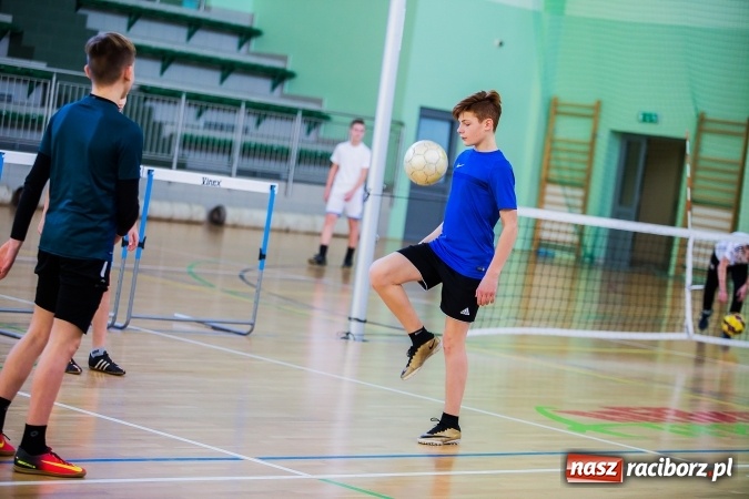Zdjęcie w galerii na portalu naszraciborz.pl: Turniej siatkonogi w Arenie Rafako wiadomości z regionu
