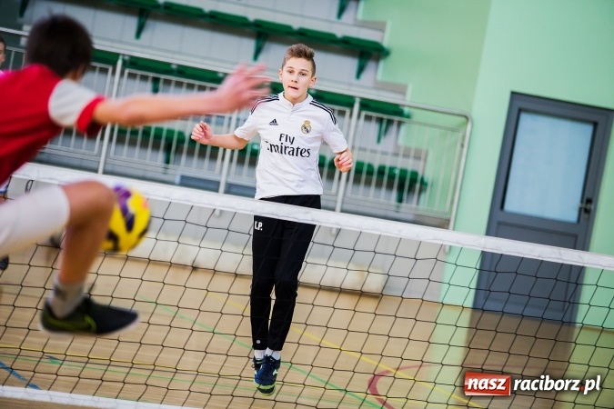 Zdjęcie w galerii na portalu naszraciborz.pl: Turniej siatkonogi w Arenie Rafako wiadomości z regionu