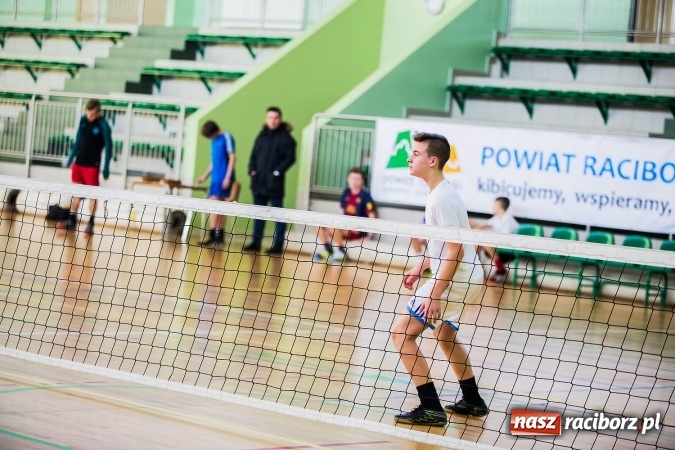 Zdjęcie w galerii na portalu naszraciborz.pl: Turniej siatkonogi w Arenie Rafako wiadomości z regionu