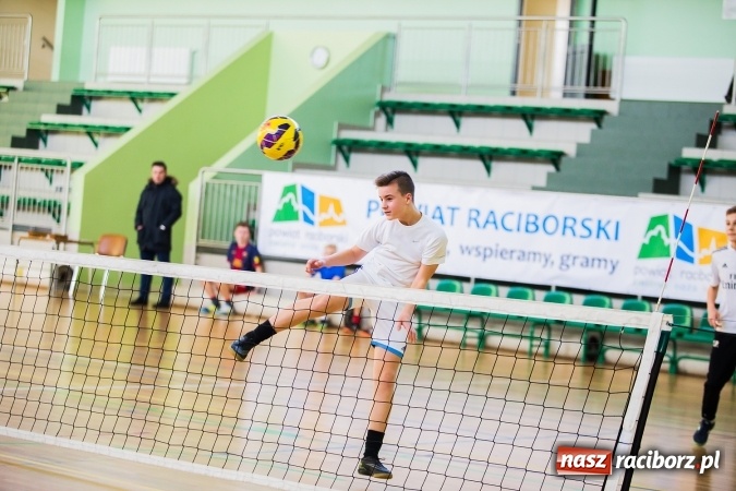 Zdjęcie w galerii na portalu naszraciborz.pl: Turniej siatkonogi w Arenie Rafako wiadomości z regionu