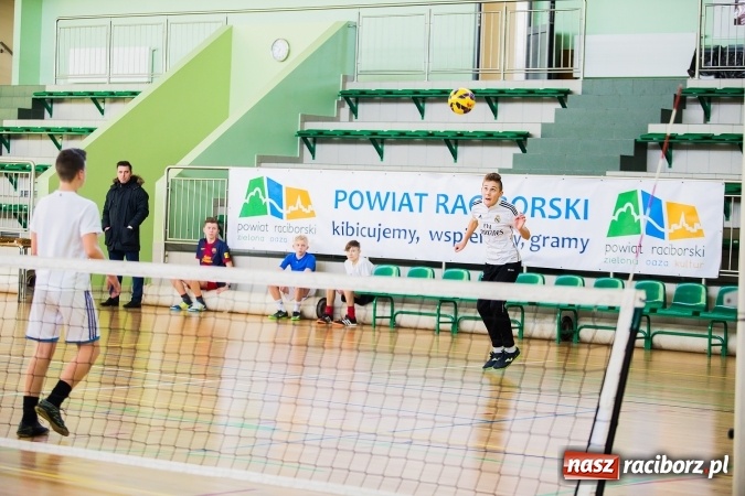 Zdjęcie w galerii na portalu naszraciborz.pl: Turniej siatkonogi w Arenie Rafako wiadomości z regionu