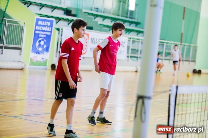 Zdjęcie w galerii na portalu naszraciborz.pl: Turniej siatkonogi w Arenie Rafako wiadomości z regionu