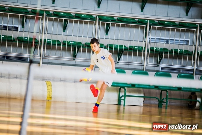 Zdjęcie w galerii na portalu naszraciborz.pl: Turniej siatkonogi w Arenie Rafako wiadomości z regionu