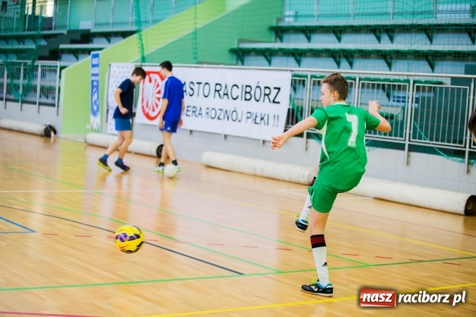 Zdjęcie w galerii na portalu naszraciborz.pl: Turniej siatkonogi w Arenie Rafako wiadomości z regionu