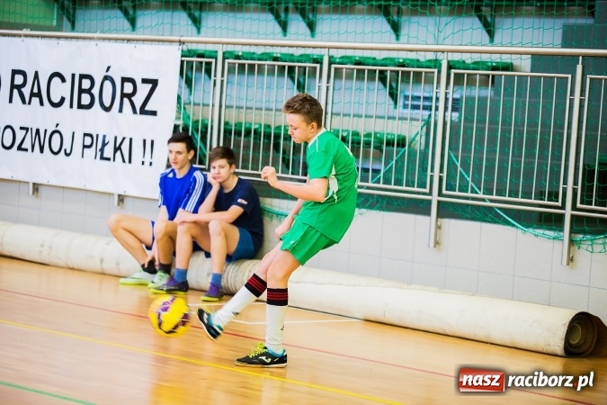 Zdjęcie w galerii na portalu naszraciborz.pl: Turniej siatkonogi w Arenie Rafako wiadomości z regionu