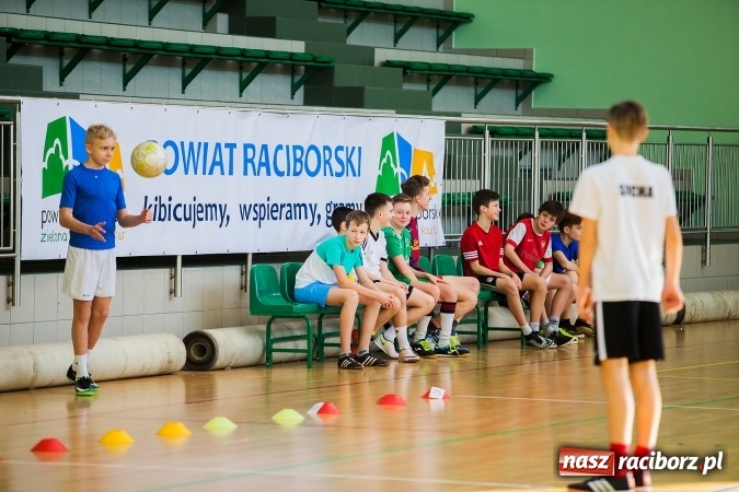 Zdjęcie w galerii na portalu naszraciborz.pl: Turniej siatkonogi w Arenie Rafako wiadomości z regionu