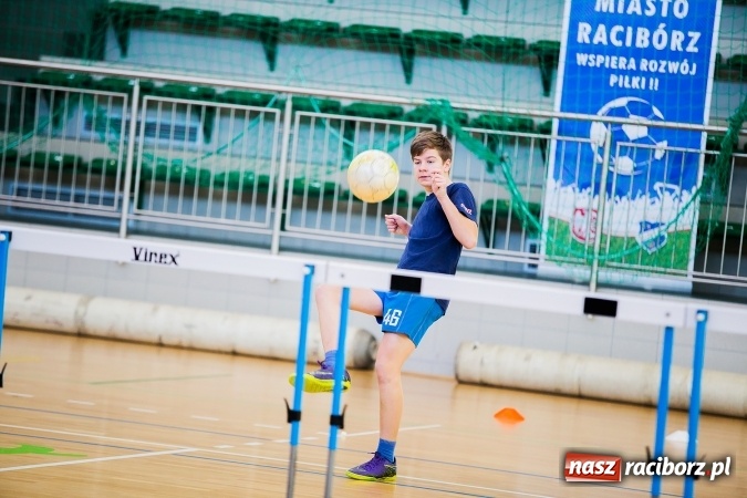 Zdjęcie w galerii na portalu naszraciborz.pl: Turniej siatkonogi w Arenie Rafako wiadomości z regionu