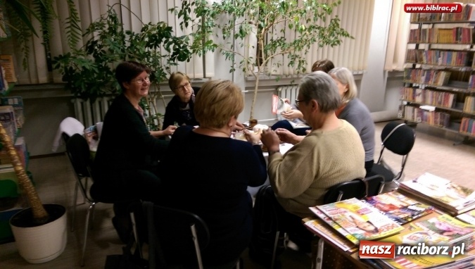 Zdjęcie w galerii na portalu naszraciborz.pl: Zrobione w domu, pokazane w bibliotece wiadomości z regionu
