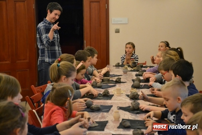 Zdjęcie w galerii na portalu naszraciborz.pl: Zabawy z gliną, czyli zajęcia ceramiczne na zamku wiadomości z regionu