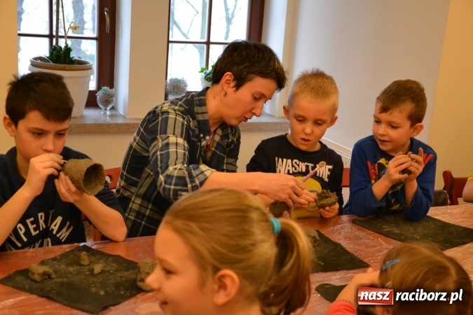Zdjęcie w galerii na portalu naszraciborz.pl: Zabawy z gliną, czyli zajęcia ceramiczne na zamku wiadomości z regionu