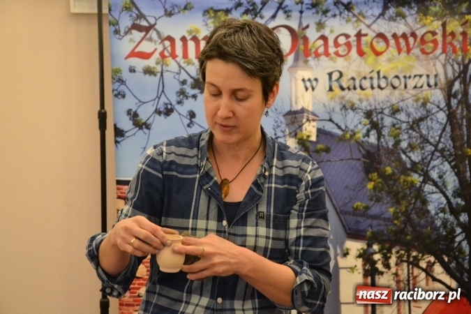 Zdjęcie w galerii na portalu naszraciborz.pl: Zabawy z gliną, czyli zajęcia ceramiczne na zamku wiadomości z regionu