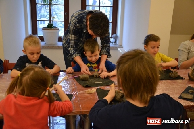 Zdjęcie w galerii na portalu naszraciborz.pl: Zabawy z gliną, czyli zajęcia ceramiczne na zamku wiadomości z regionu