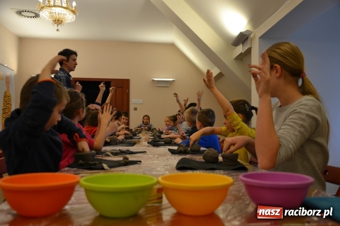 Zdjęcie w galerii na portalu naszraciborz.pl: Zabawy z gliną, czyli zajęcia ceramiczne na zamku wiadomości z regionu