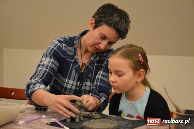 Zdjęcie w galerii na portalu naszraciborz.pl: Zabawy z gliną, czyli zajęcia ceramiczne na zamku wiadomości z regionu