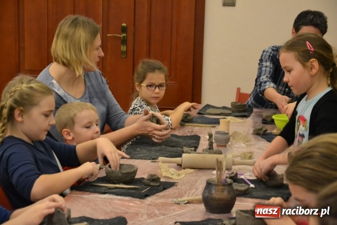 Zdjęcie w galerii na portalu naszraciborz.pl: Zabawy z gliną, czyli zajęcia ceramiczne na zamku wiadomości z regionu