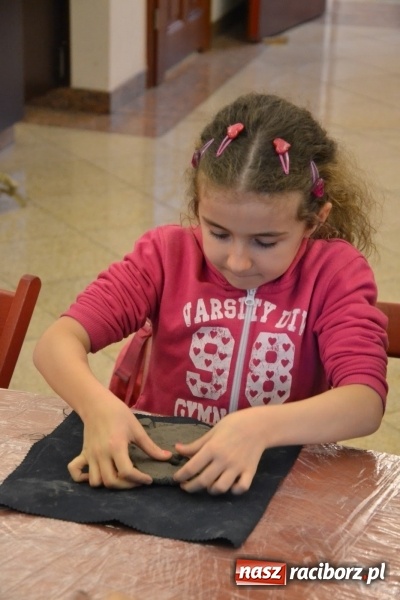 Zdjęcie w galerii na portalu naszraciborz.pl: Zabawy z gliną, czyli zajęcia ceramiczne na zamku wiadomości z regionu