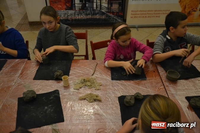 Zdjęcie w galerii na portalu naszraciborz.pl: Zabawy z gliną, czyli zajęcia ceramiczne na zamku wiadomości z regionu