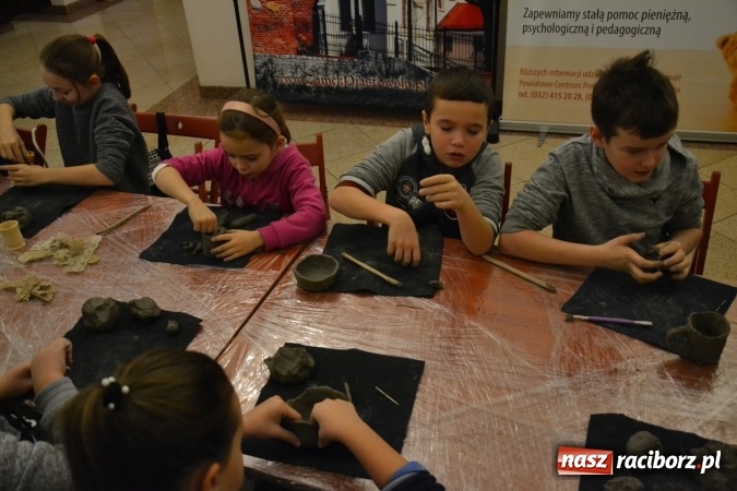 Zdjęcie w galerii na portalu naszraciborz.pl: Zabawy z gliną, czyli zajęcia ceramiczne na zamku wiadomości z regionu