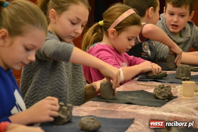 Zdjęcie w galerii na portalu naszraciborz.pl: Zabawy z gliną, czyli zajęcia ceramiczne na zamku wiadomości z regionu
