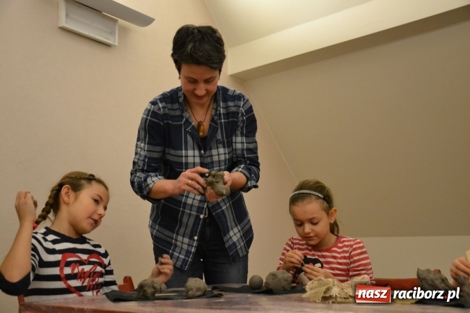 Zdjęcie w galerii na portalu naszraciborz.pl: Zabawy z gliną, czyli zajęcia ceramiczne na zamku wiadomości z regionu