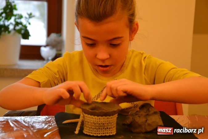 Zdjęcie w galerii na portalu naszraciborz.pl: Zabawy z gliną, czyli zajęcia ceramiczne na zamku wiadomości z regionu