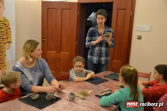 Zdjęcie w galerii na portalu naszraciborz.pl: Zabawy z gliną, czyli zajęcia ceramiczne na zamku wiadomości z regionu